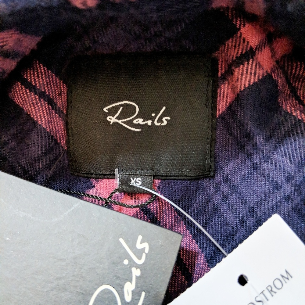 ❄️ Removing 1/1❄NWT Rails Hunter Button Down Shirt - Picture 4 of 4